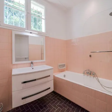 Les Nefliers Holiday home