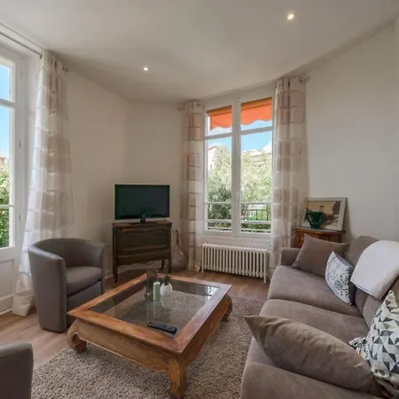 Les Nefliers Holiday home